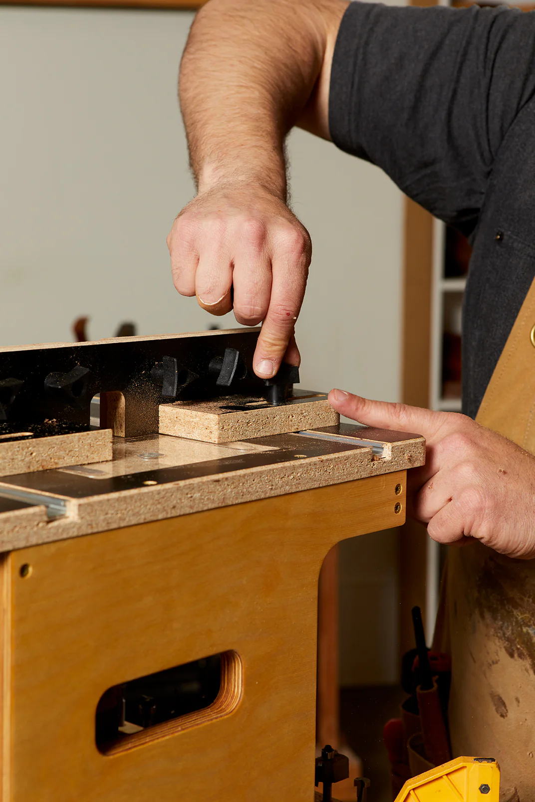KM Tools Benchtop Router Table for 3x3 Custom Trim Router Jig - Image 31